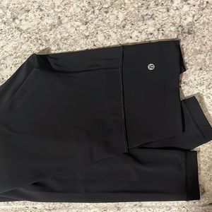 Lululemon size 4 wunder train leggings